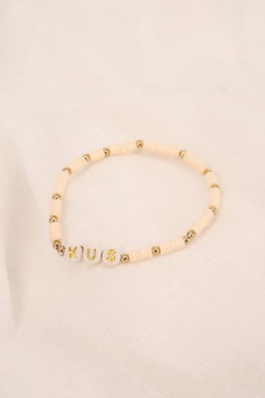 Zusss kralenarmband met tekst kus off white