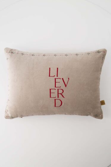 Zusss kussen lieverd hart 35x25cm zand